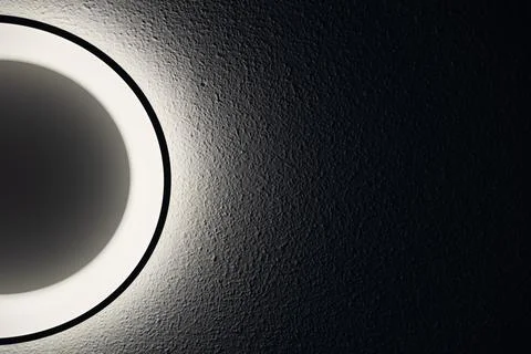 Ceiling light on black wall. Abstract background and texture for design. Foto stock
