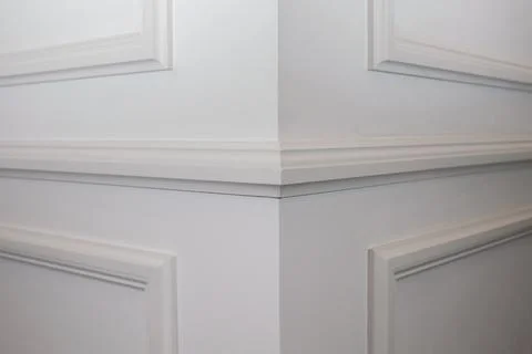 Ceiling moldings in the interior, detail of a angular wall skirting Stock Photos