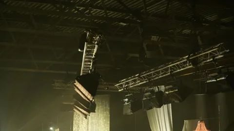 Ceiling of a video studio with metal trusses and hanging softboxes 스톡 동영상 298605390