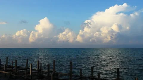 Celear sea with clouds and sky Vídeos de archivo 11434968