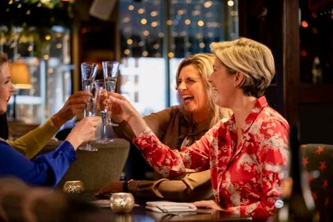 Celebrating with Prosecco Stockfoto's