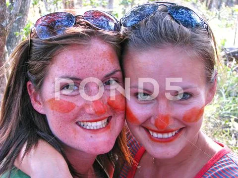 Celebrating the Spring with Traditional Indian face painting