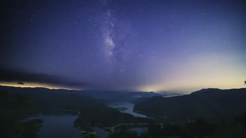 Celestial Reflection: Milky Way over Crocodile Island Lake. Vídeos de archivo 282294449