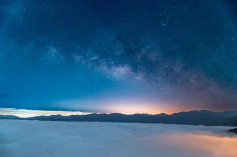Celestial Symphony of Spring: Milky Way Sky with Rolling Clouds.   New Taipei. Fotos de archivo