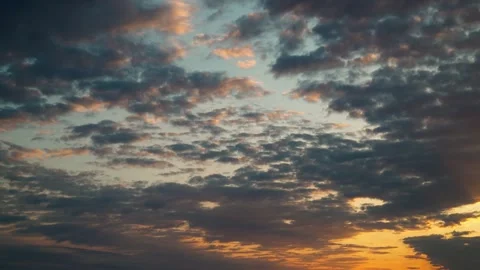 Celestial timelapse of cloudy sky at sunset. Vidéo 337563262