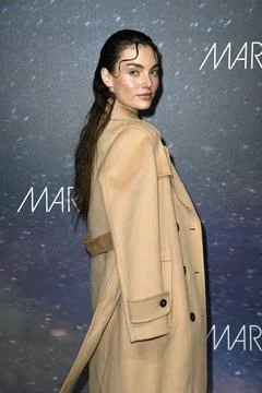  Celine Bethmann bei der Marc Cain Fashion Show Parallel Universe auf der ... Stock-Fotos