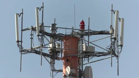 Cell phone and communications tower with radio antennas on it Vídeos de archivo 151663520
