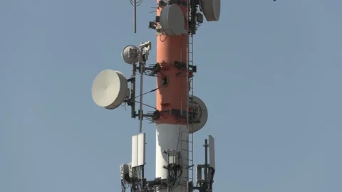 Cell phone and communications tower with radio antennas on it 库存影片 151663738