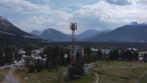 Cell Phone Tower in Mountain Town, slow approached, aerial, drone 스톡 동영상 344087363