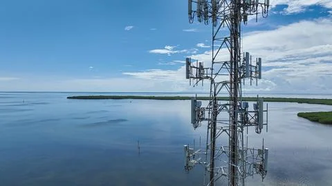 Cell Tower Antenna Array Florida Keys Coastal Mangrove Aerial Foto stock
