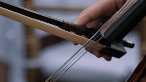 Cello Strings Vibrating - Slow Motion 動画素材 91736810