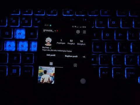 The cellphone placed on the keyboard Stock Photos