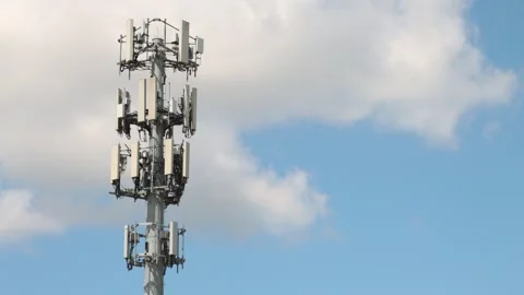 Cellphone tower communications telecom 4G internet timelapse clouds sunny day 库存影片 245324911