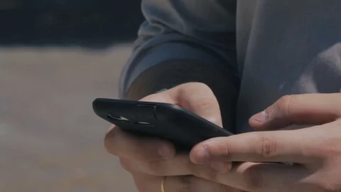 Cellphone typing 스톡 동영상 73188131