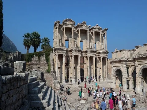 Celsius Library in ancient city Ephesus (Efes).  Stockbeeldmateriaal 119384962