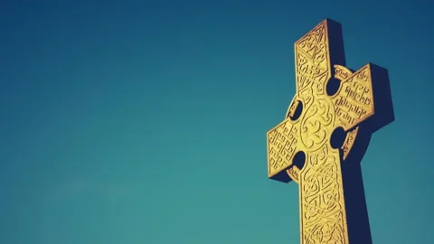 Celtic Cross Gravestone At Dawn 動画素材 135610215