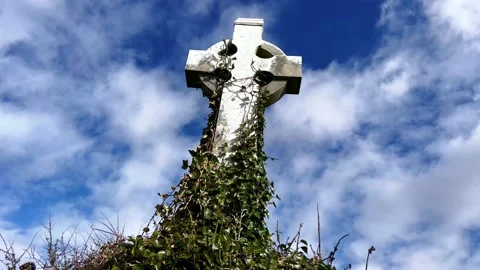 Celtic cross headstone time-lapse clouds 库存影片 171934709