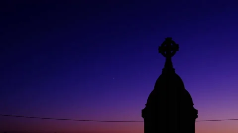Celtic cross at sunset Stock Footage 167548032