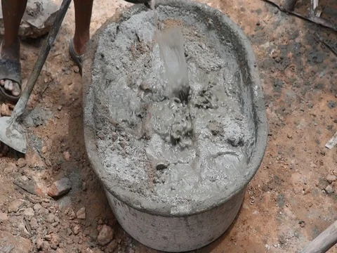 Cement mixer in construction site. 库存影片 77700927