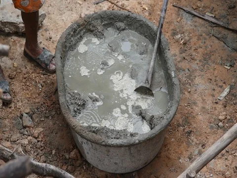 Cement mixer in construction site. 库存影片 77700950