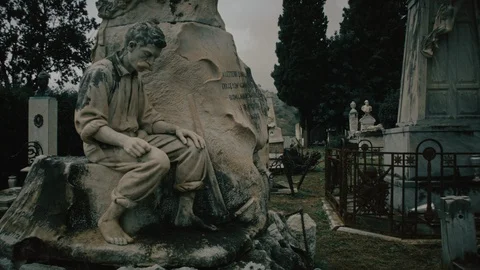 Cemetery, man statue Stockbeeldmateriaal 104922048