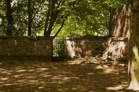 Cemetery wall with gate Foto stock