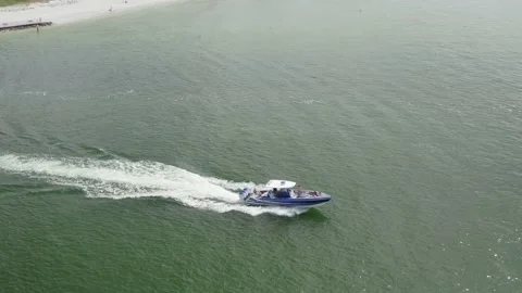 Center console boat heading out in to the Gulf of Mexico Video stock 164077414