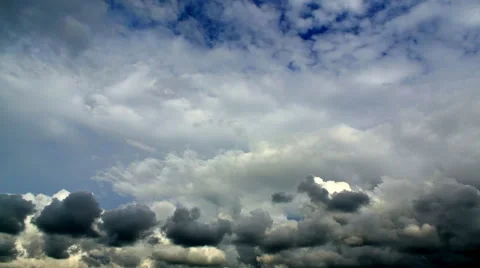 In the center of the cyclone. Storm center Video stock 67016413