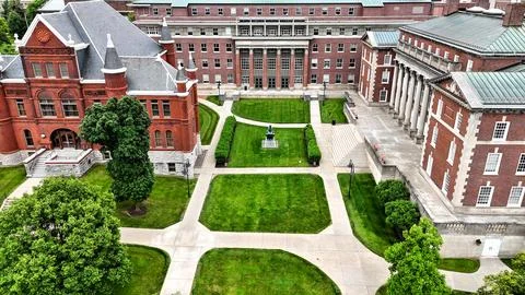 Centered Between - Syracuse University Foto stock