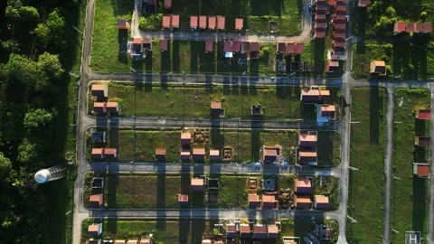 Centered symmetrical street composition shot subdivision of Camella Homes Vidéo 332931057