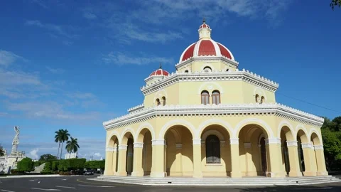Central Chapel at Necropolis Cristobal Colon in Vedado, Havana, Cuba Stockbeeldmateriaal 139484481
