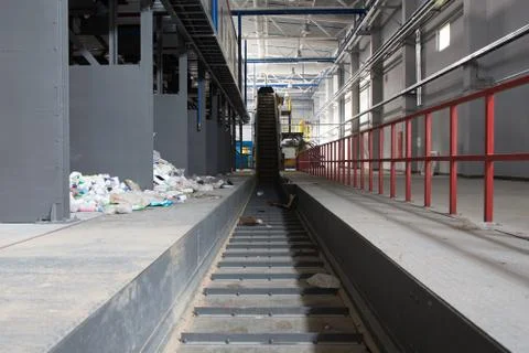 Central conveyor of the waste sorting plant. Fotos de archivo