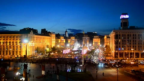 Central Independence square cityscape at night in Kiev, Ukraine. Video stock 129250679