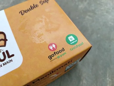 Central Java 14 April 2026: Food packaging featuring GoFood and GrabFood deliver 写真素材