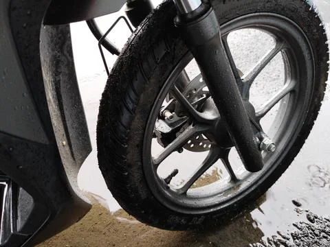 Central Java April 9 2026: Rainy day scene showing Honda Beat motorcycle parts,  Fotos Stock