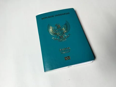 Central Java Indonesia 1 August 2026: Republic of Indonesia green passport isola Stock-Fotos