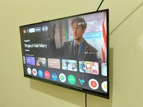 Central Java Indonesia 1 July 2026: Minimalist wall-mounted television showing  Stockfoto's