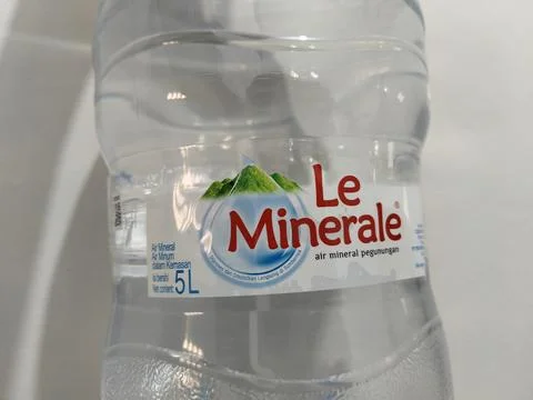 Central Java Indonesia 10 July 2026: An empty 5-liter Le Minerale Stock-Fotos