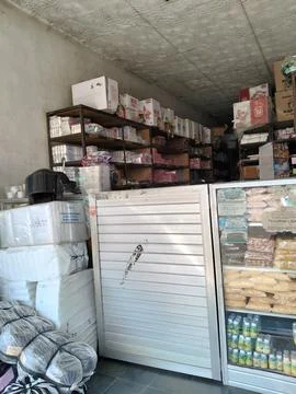 Central Java Indonesia 10 June 2026: A well-stocked plastic and baking supply  Foto stock