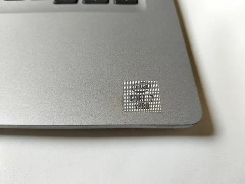 Central Java Indonesia 10 June 2026: Close-up of an Intel Core i7 vPro sticker o Stock-Fotos
