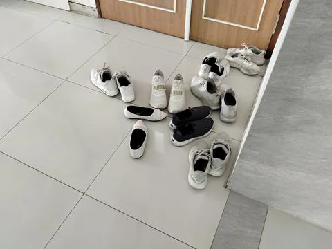 Central Java Indonesia 12 September 2026: A messy pile of various shoes  스톡 사진
