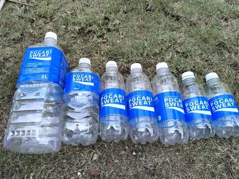 Central Java Indonesia 13 July 2026: Collection of empty isotonic sports drink  Stock-Fotos