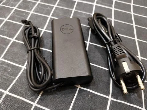 Central Java Indonesia 13 June 2026: A Dell laptop charger with AC power adapter Stock-Fotos