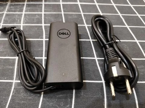 Central Java Indonesia 13 June 2026: A Dell laptop charger with AC power adapter Stock-Fotos