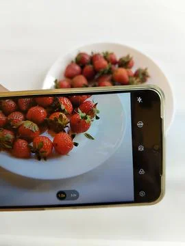 Central Java Indonesia 13 May 2026: A smartphone camera capturing Stock-Fotos