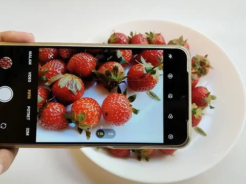 Central Java Indonesia 13 May 2026: A smartphone camera capturing Foto stock