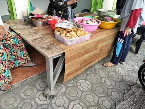Central Java Indonesia 14 March 2026: Women buying street food from a roadside  Stock-Fotos