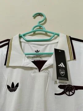 Central Java Indonesia 16 August 2026: Brand new with tags (BNWT) white Arsenal  Stock-Fotos