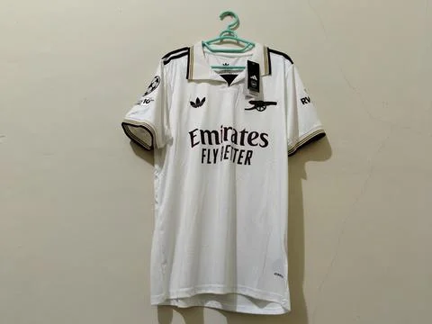 Central Java Indonesia 16 August 2026: Brand new with tags (BNWT) white Arsenal  Stock-Fotos