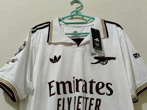 Central Java Indonesia 16 August 2026: Brand new with tags (BNWT) white Arsenal  Stock-Fotos